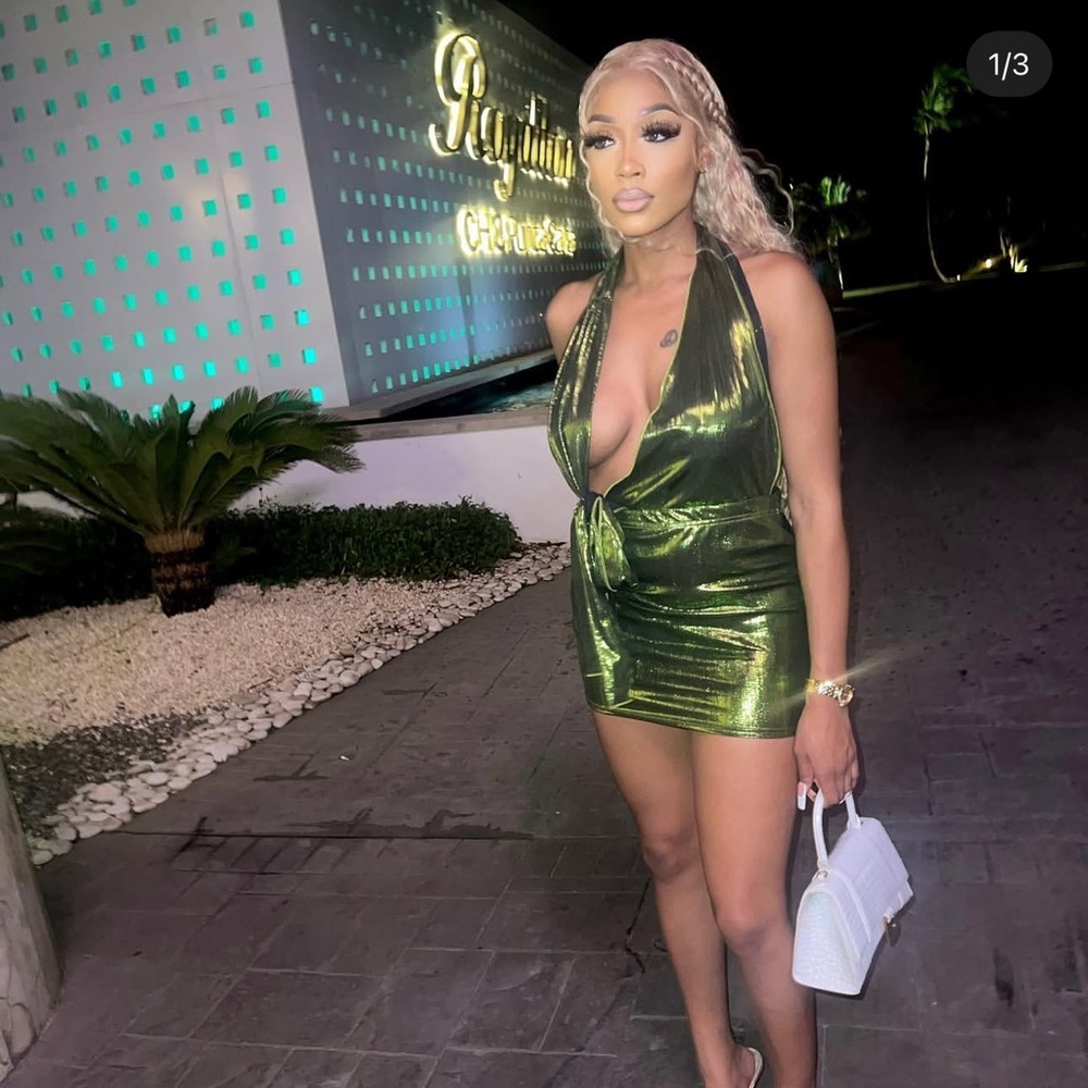 Blackless green dress